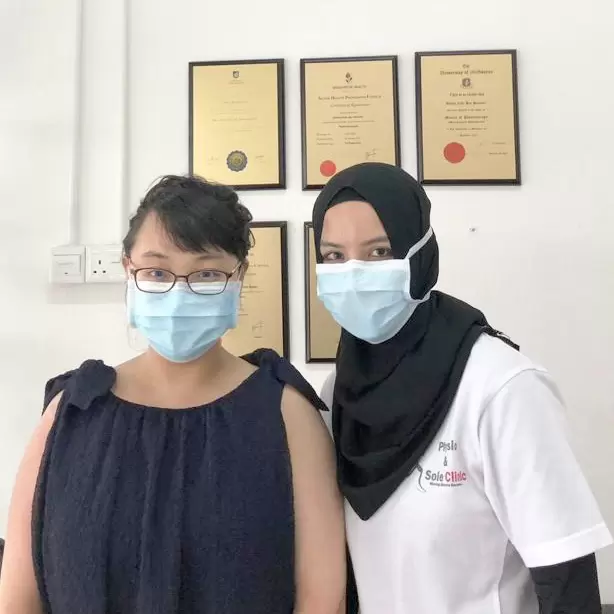 Jia Zhen Zhen with their clinician at Physio & Sole Clinic