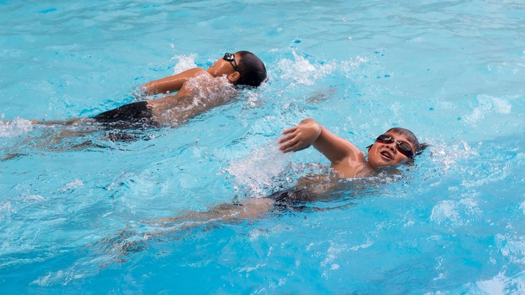 Children swimming to improve strength and posture for scoliosis in children